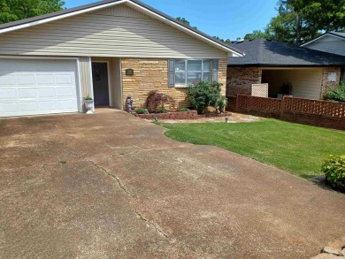 Beautifully remodeled 2-bedroom 2 bath home. Quaint 55 and older on Cedar Glade Golf Course in Arkansas - for sale on GolfHomes.com, golf home, golf lot