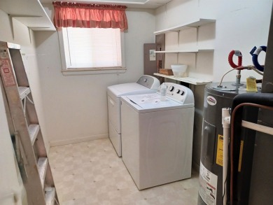 Beautifully remodeled 2-bedroom 2 bath home. Quaint 55 and older on Cedar Glade Golf Course in Arkansas - for sale on GolfHomes.com, golf home, golf lot