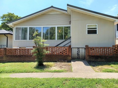 Beautifully remodeled 2-bedroom 2 bath home. Quaint 55 and older on Cedar Glade Golf Course in Arkansas - for sale on GolfHomes.com, golf home, golf lot