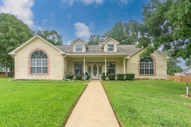 Welcome Home!  3-bedroom, 2-bath in Neches Pines Golf Course on Neches Pines Golf Course in Texas - for sale on GolfHomes.com, golf home, golf lot