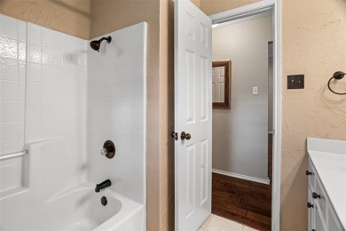 A lovely, comfortable 3-2-2 home with golf cart space in an on Pecan Plantation Country Club in Texas - for sale on GolfHomes.com, golf home, golf lot