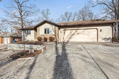 Tucked in Dunvegan near Loch Lomond, this refreshed single-level on Bella Vista Country Club - Scottsdale in Arkansas - for sale on GolfHomes.com, golf home, golf lot