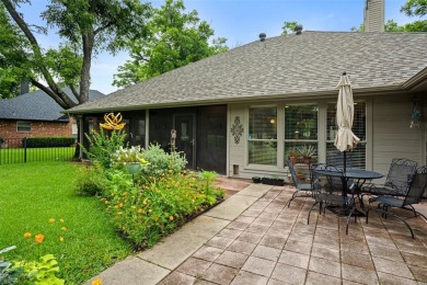 A lovely, comfortable 3-2-2 home with golf cart space in an on Pecan Plantation Country Club in Texas - for sale on GolfHomes.com, golf home, golf lot