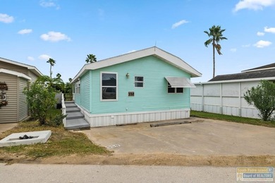 Beautifully updated and fully furnished park model with island on Long Island Golf Course in Texas - for sale on GolfHomes.com, golf home, golf lot