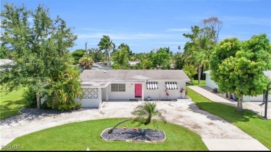 Turnkey Renovated Gem in the Heart of the McGregor Corridor - on Fort Myers Country Club in Florida - for sale on GolfHomes.com, golf home, golf lot