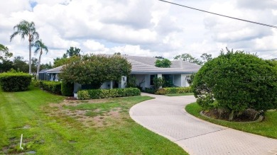 Finally, an updated POOL home in the NON-DEED RESTRICTED on Palm Aire Country Club of Sarasota in Florida - for sale on GolfHomes.com, golf home, golf lot