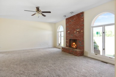 This Residence located on the 18th fairway of Glenwoodie Golf on Glenwoodie Golf Course in Illinois - for sale on GolfHomes.com, golf home, golf lot