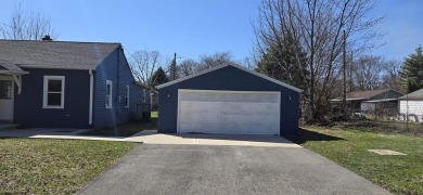 Investor special directly across from Ingersoll Golf Course! on Ingersoll Golf Course and Learning Links in Illinois - for sale on GolfHomes.com, golf home, golf lot