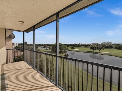 Experience elevated living in this beautifully updated 2-bed on  in Florida - for sale on GolfHomes.com, golf home, golf lot
