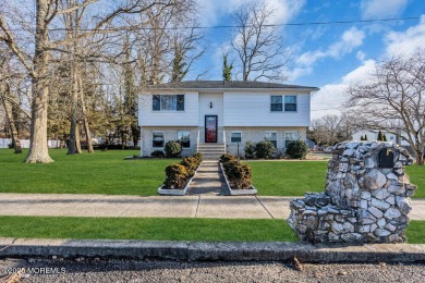 This beautiful 3 bedrooms and 2 full baths can be yours.
Home on Jumping Brook Country Club in New Jersey - for sale on GolfHomes.com, golf home, golf lot