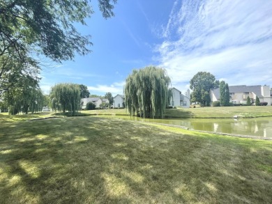 ** A COUNTRY CLUB-LIKE SETTING in DESIRABLE HEATHER RIDGE on Heather Ridge Golf Club in Illinois - for sale on GolfHomes.com, golf home, golf lot