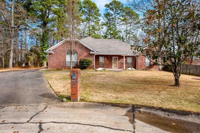 This one-level Maumelle home has everything you've been looking on Maumelle Golf and Country Club in Arkansas - for sale on GolfHomes.com, golf home, golf lot