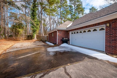 This one-level Maumelle home has everything you've been looking on Maumelle Golf and Country Club in Arkansas - for sale on GolfHomes.com, golf home, golf lot