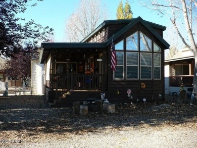 Escape the Valley heat and retreat to the cool pines of Munds on Pinewood Country Club in Arizona - for sale on GolfHomes.com, golf home, golf lot