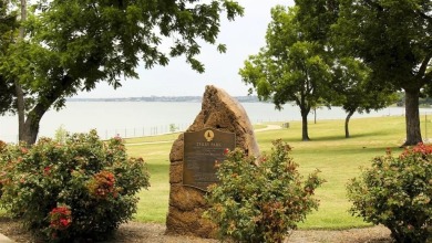 Move-in Ready! Nestled in the popular Heath Golf and Yacht Club on Heath Golf and Yacht Club in Texas - for sale on GolfHomes.com, golf home, golf lot