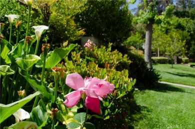 Location, Location. This Vista Valencia Townhome is conveniently on Vista Valencia Golf Course in California - for sale on GolfHomes.com, golf home, golf lot