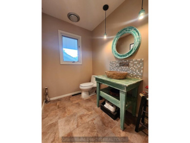 Beautifully updated 1 story home on Riverside Golf Course with on Riverside Country Club in Nebraska - for sale on GolfHomes.com, golf home, golf lot