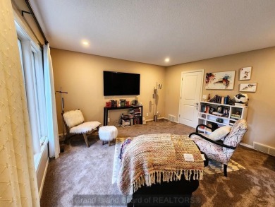 Beautifully updated 1 story home on Riverside Golf Course with on Riverside Country Club in Nebraska - for sale on GolfHomes.com, golf home, golf lot