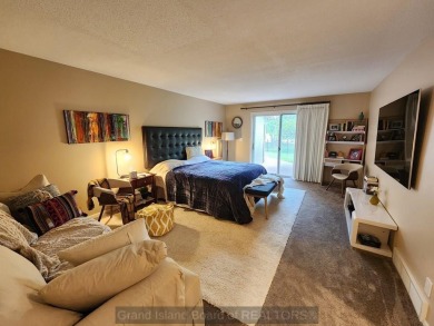 Beautifully updated 1 story home on Riverside Golf Course with on Riverside Country Club in Nebraska - for sale on GolfHomes.com, golf home, golf lot
