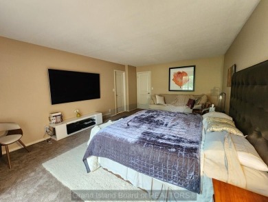 Beautifully updated 1 story home on Riverside Golf Course with on Riverside Country Club in Nebraska - for sale on GolfHomes.com, golf home, golf lot