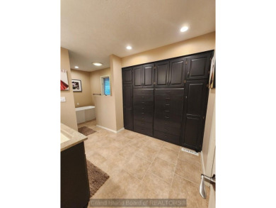 Beautifully updated 1 story home on Riverside Golf Course with on Riverside Country Club in Nebraska - for sale on GolfHomes.com, golf home, golf lot