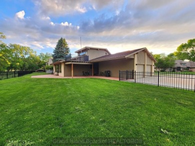 Beautifully updated 1 story home on Riverside Golf Course with on Riverside Country Club in Nebraska - for sale on GolfHomes.com, golf home, golf lot