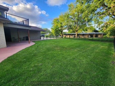 Beautifully updated 1 story home on Riverside Golf Course with on Riverside Country Club in Nebraska - for sale on GolfHomes.com, golf home, golf lot