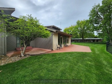 Beautifully updated 1 story home on Riverside Golf Course with on Riverside Country Club in Nebraska - for sale on GolfHomes.com, golf home, golf lot