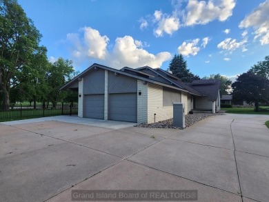 Beautifully updated 1 story home on Riverside Golf Course with on Riverside Country Club in Nebraska - for sale on GolfHomes.com, golf home, golf lot