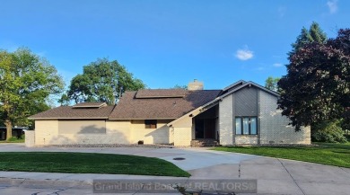Beautifully updated 1 story home on Riverside Golf Course with on Riverside Country Club in Nebraska - for sale on GolfHomes.com, golf home, golf lot