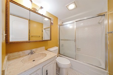 Beautiful 2BD/2BA condo for sale in the secure and gated Park on  in Florida - for sale on GolfHomes.com, golf home, golf lot