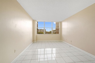 Beautiful 2BD/2BA condo for sale in the secure and gated Park on  in Florida - for sale on GolfHomes.com, golf home, golf lot