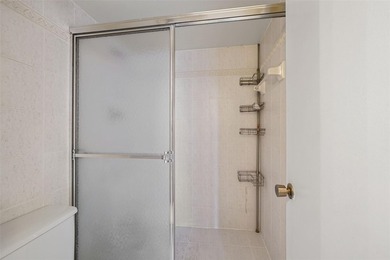 Beautiful 2BD/2BA condo for sale in the secure and gated Park on  in Florida - for sale on GolfHomes.com, golf home, golf lot