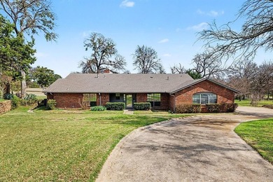 You will fall in love with this beautifully renovated single on The Golf Club of Dallas in Texas - for sale on GolfHomes.com, golf home, golf lot