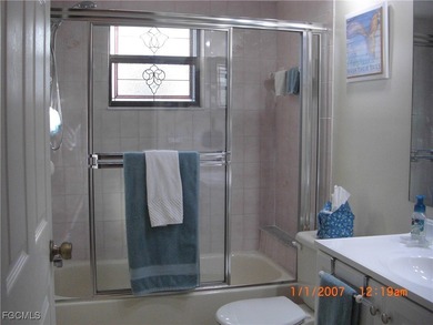 Single-family home in Sabal Springs Golf and Racquet Club, North on Sabal Springs Golf and Racquet Club in Florida - for sale on GolfHomes.com, golf home, golf lot