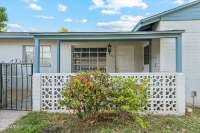 Charming updated single-level townhome in the heart of Phoenix! on Encanto 18 Golf Course in Arizona - for sale on GolfHomes.com, golf home, golf lot
