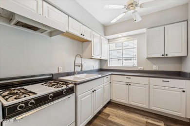 Charming updated single-level townhome in the heart of Phoenix! on Encanto 18 Golf Course in Arizona - for sale on GolfHomes.com, golf home, golf lot