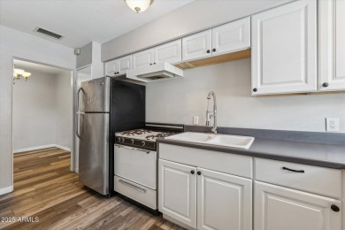 Charming updated single-level townhome in the heart of Phoenix! on Encanto 18 Golf Course in Arizona - for sale on GolfHomes.com, golf home, golf lot