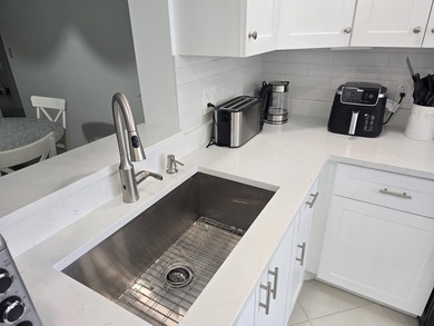 STEP INTO THE SIMPLE ELEGANCE OF THIS GROUND FLOOR CORNER IN on Wynmoor Golf Course in Florida - for sale on GolfHomes.com, golf home, golf lot