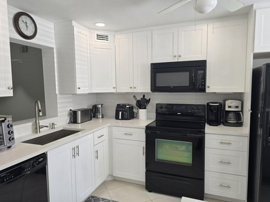 STEP INTO THE SIMPLE ELEGANCE OF THIS GROUND FLOOR CORNER IN on Wynmoor Golf Course in Florida - for sale on GolfHomes.com, golf home, golf lot