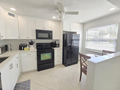 STEP INTO THE SIMPLE ELEGANCE OF THIS GROUND FLOOR CORNER IN on Wynmoor Golf Course in Florida - for sale on GolfHomes.com, golf home, golf lot