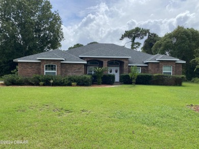 4/2 , pool home located in Glen Abbey Golf community. This on Glen Abbey Golf Club in Florida - for sale on GolfHomes.com, golf home, golf lot