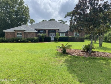 4/2 , pool home located in Glen Abbey Golf community. This on Glen Abbey Golf Club in Florida - for sale on GolfHomes.com, golf home, golf lot