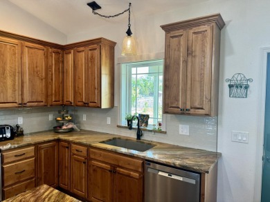 This is a three-bedroom, two-bathroom frame home built in 2020 on  in Oregon - for sale on GolfHomes.com, golf home, golf lot