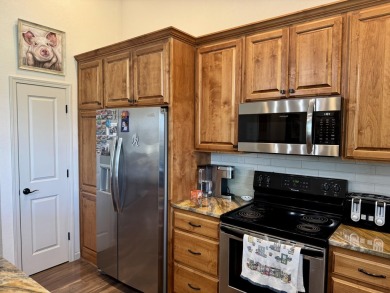 This is a three-bedroom, two-bathroom frame home built in 2020 on  in Oregon - for sale on GolfHomes.com, golf home, golf lot