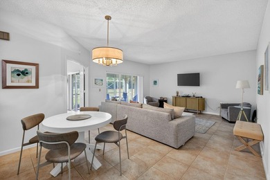 2 bedroom / 2.5 bath w/ primary bedroom on main floor. This home on Jupiter Dunes Golf Course in Florida - for sale on GolfHomes.com, golf home, golf lot