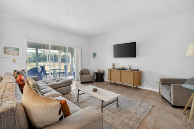 2 bedroom / 2.5 bath w/ primary bedroom on main floor. This home on Jupiter Dunes Golf Course in Florida - for sale on GolfHomes.com, golf home, golf lot