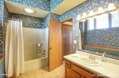 Maintenance free exterior surrounds this stunning end unit on Eagle Ridge Inn and Resort in Illinois - for sale on GolfHomes.com, golf home, golf lot