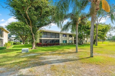Beautifully updated convertible 3 bedroom, 2 bath condo located on Hunters Run Golf and Country Club in Florida - for sale on GolfHomes.com, golf home, golf lot