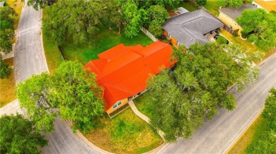 Welcome to this beautifully maintained 3-bedroom, 2-bathroom on Alice Municipal Golf Course in Texas - for sale on GolfHomes.com, golf home, golf lot